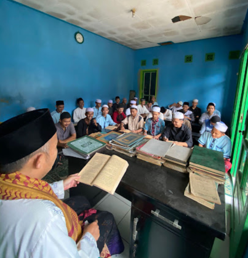 📚 Pimpinan Pondok Pesantren Bidayatul Khoiriyyah, Ustadz Abdul Hannan Assupyani, Rutin Menggelar Kajian Kitab Kuning
